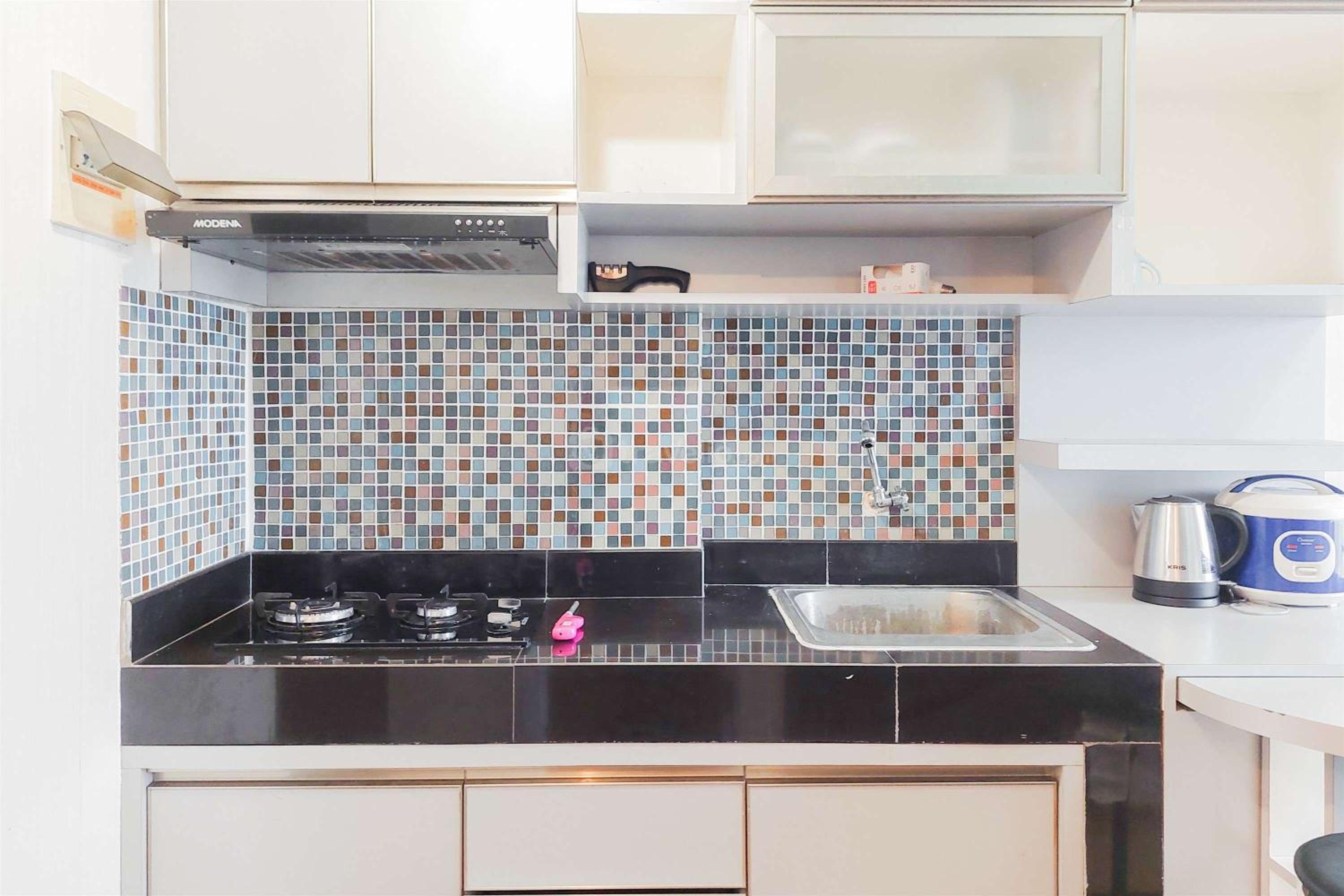 Good and Cozy Stay 2BR Serpong Greenview Apartment By Travelio view 3