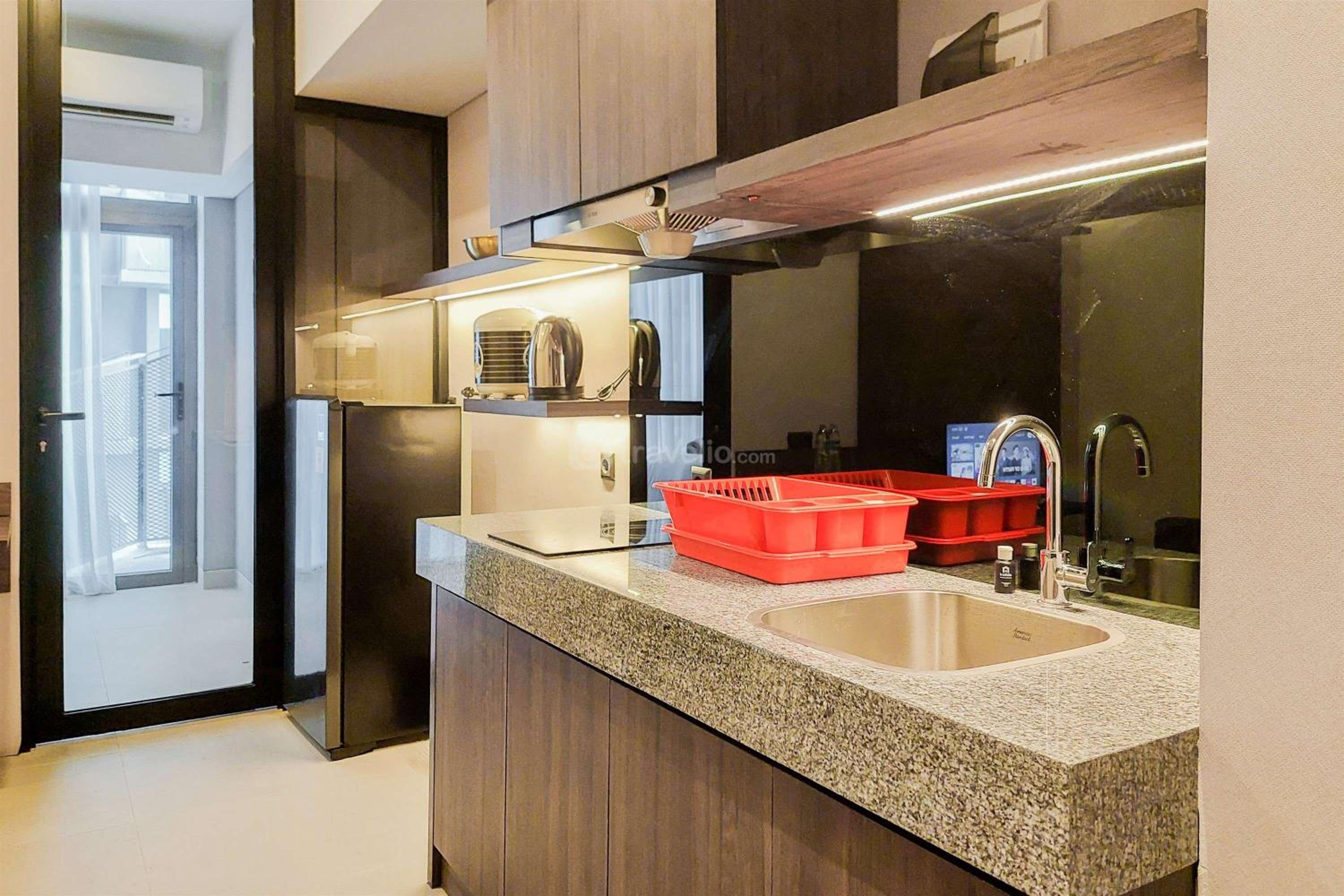 Best Deal and Homey 1BR Apartment Carstensz Residence By Travelio view 5