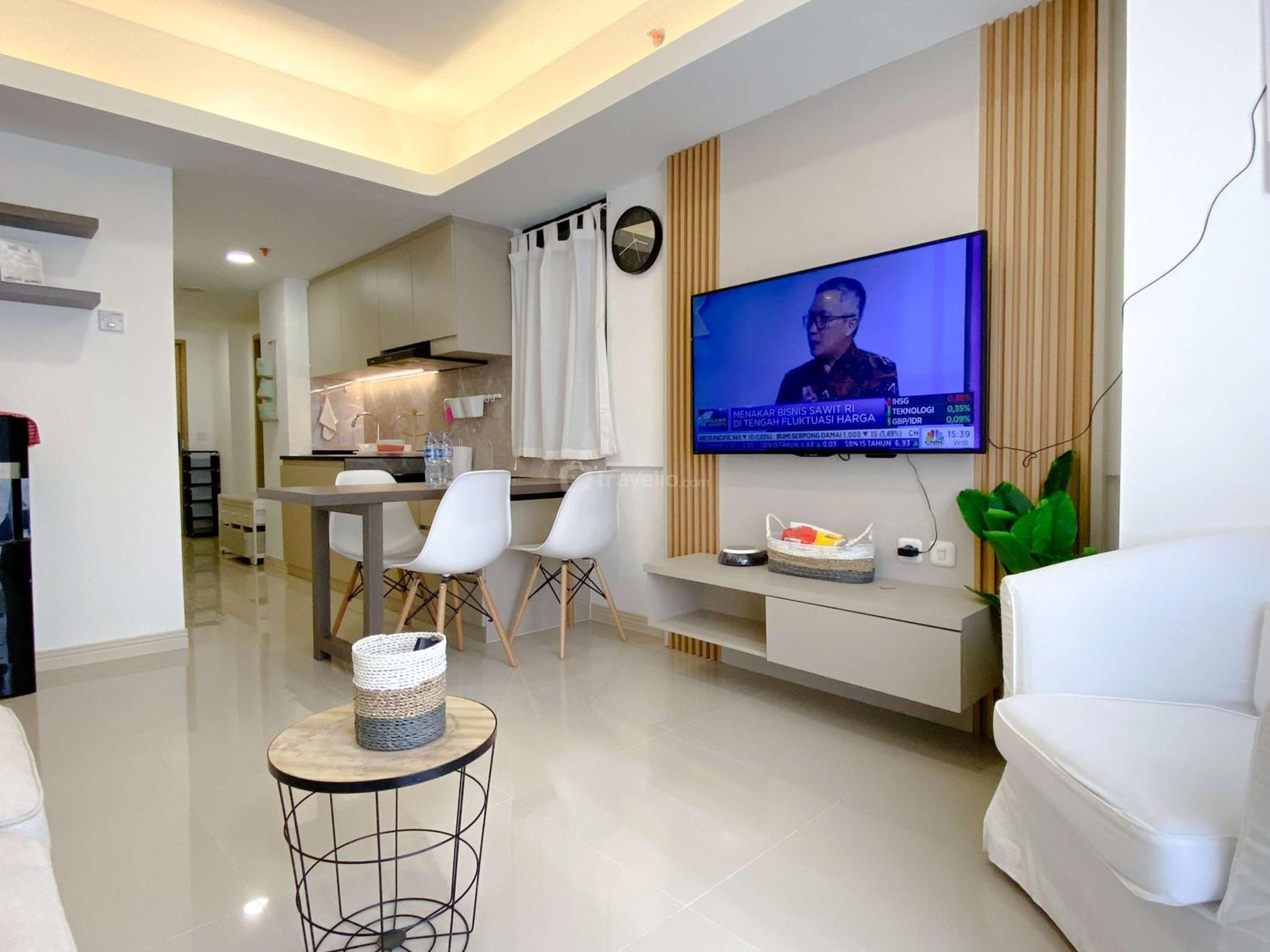 Best Deal and Comfy 2BR at Meikarta Apartment By Travelio view 5