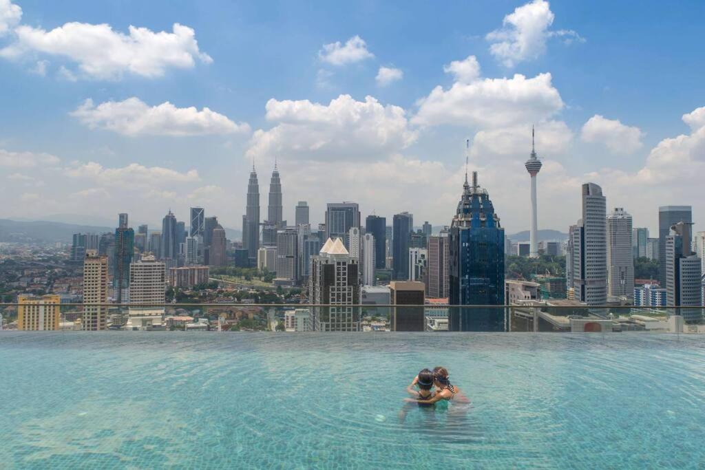 Premium service suites with infinity pool at KLCC