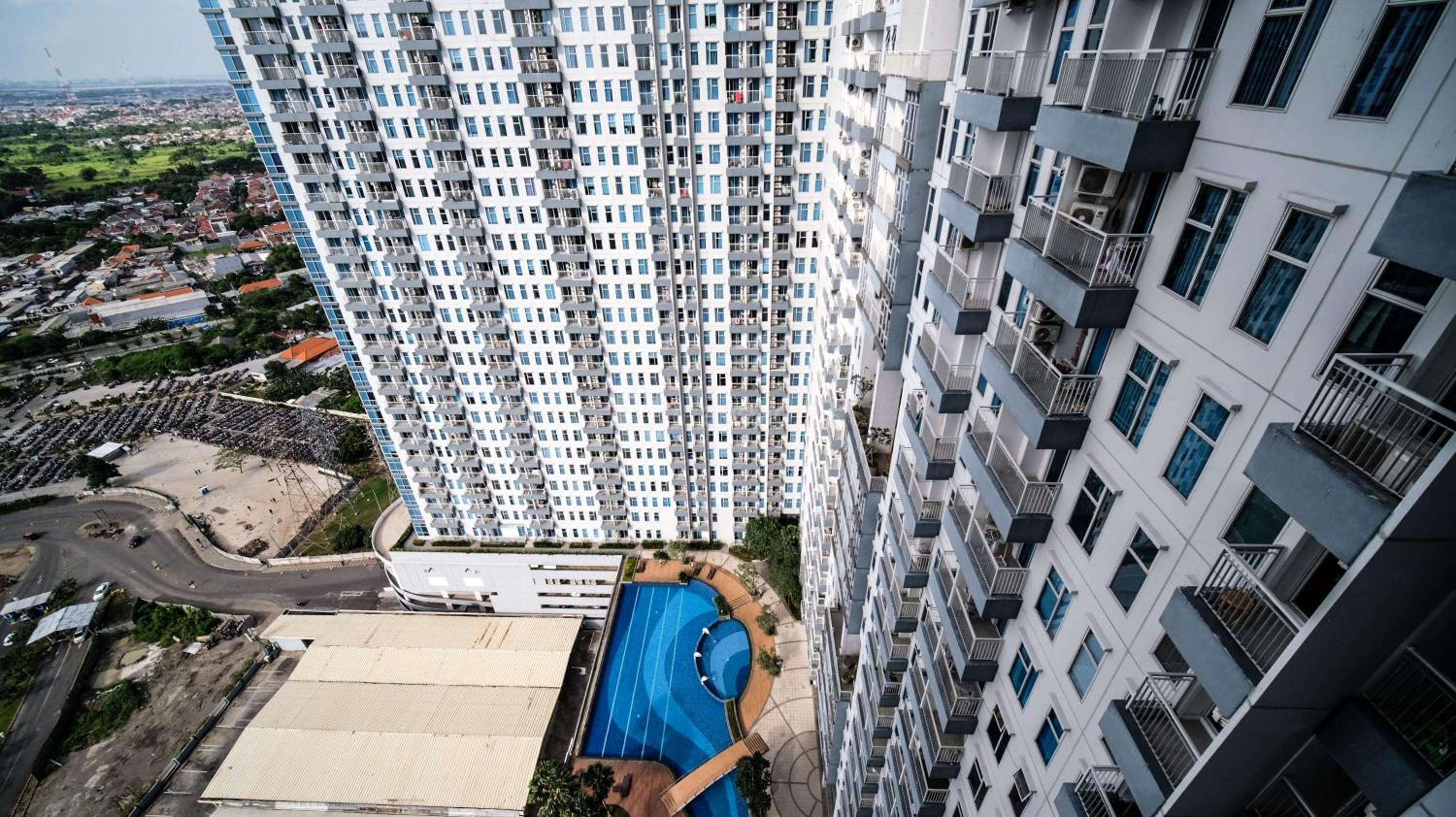 Simple and Homey 2BR at Benson Supermall Mansion Apartment By Travelio