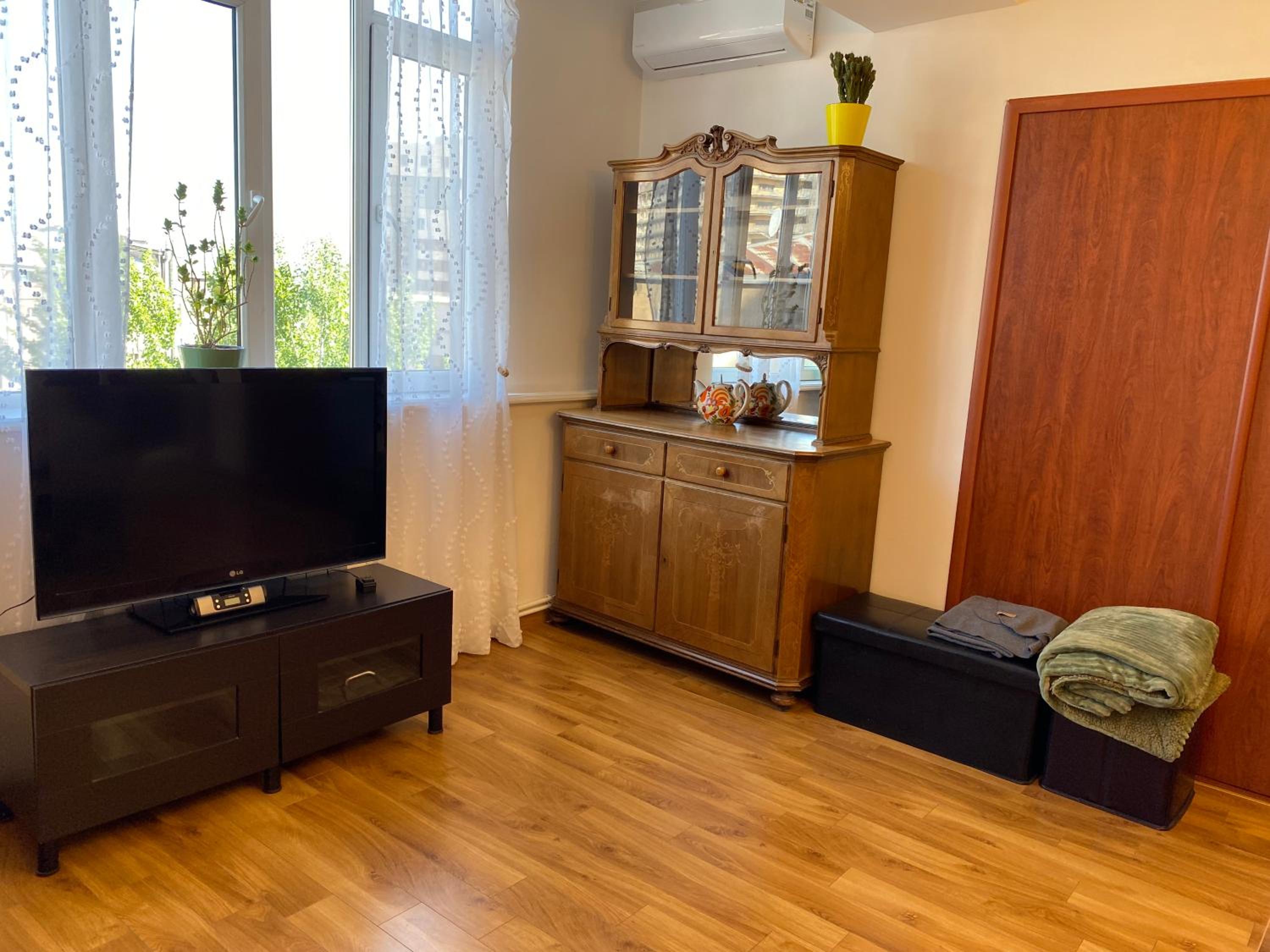 Spacious & Stylish Central Studio