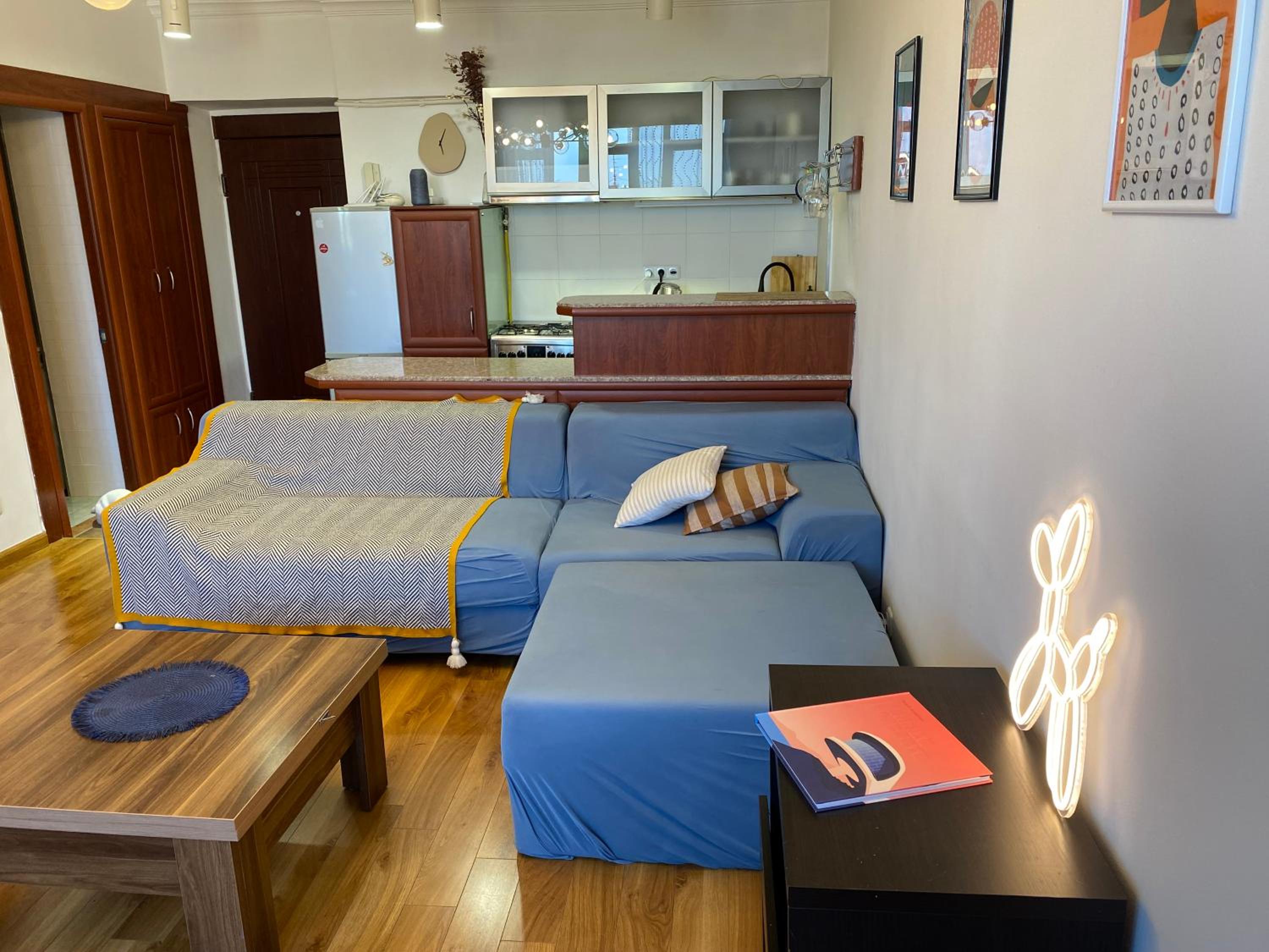 Spacious & Stylish Central Studio