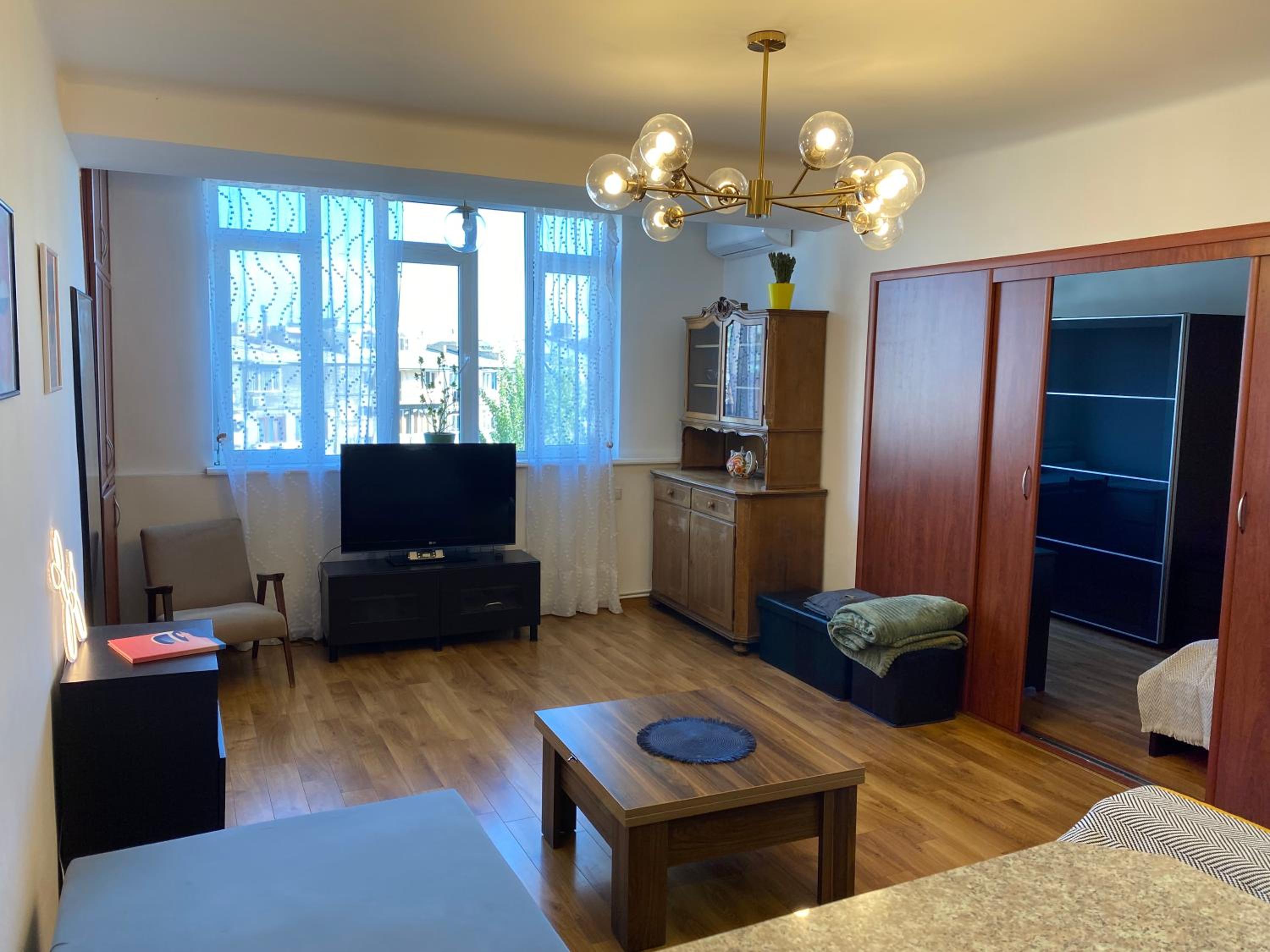 Spacious & Stylish Central Studio