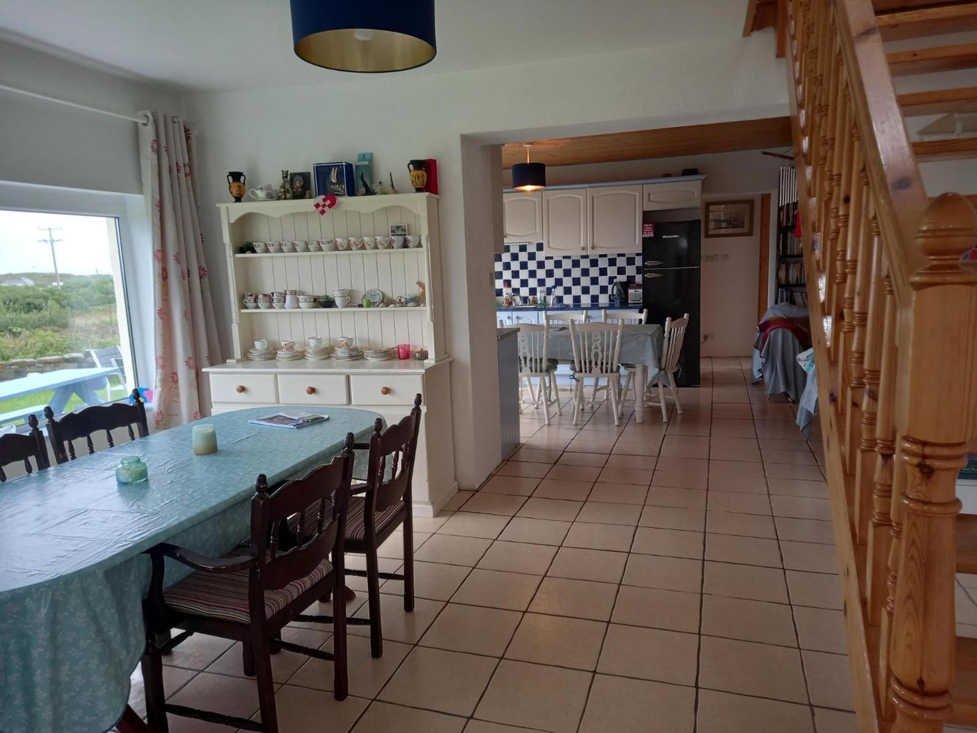 6 Bed Villa - Sleeps 12 - Pets - Garden - Parking view 4