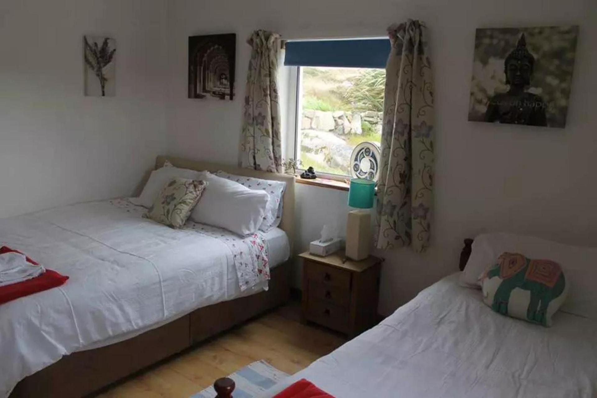 6 Bed Villa - Sleeps 12 - Pets - Garden - Parking view 2
