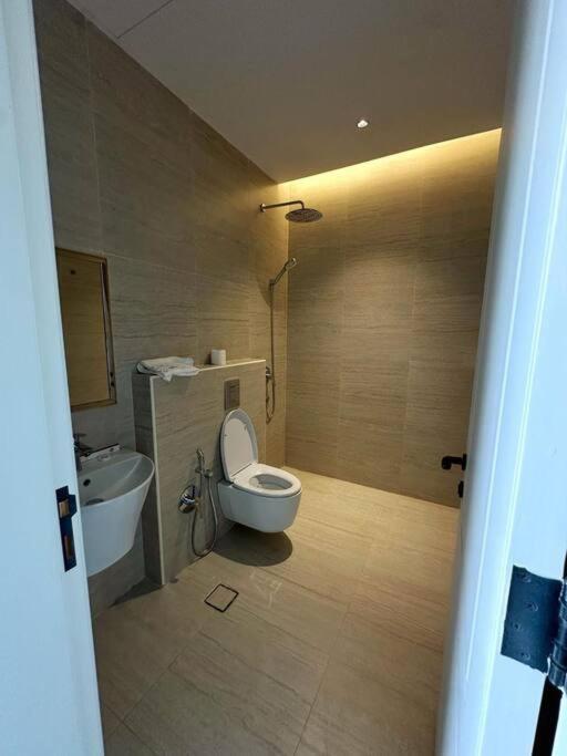 High Furnished Apt with Balcony