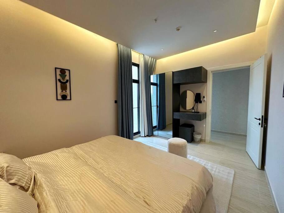 High Furnished Apt with Balcony