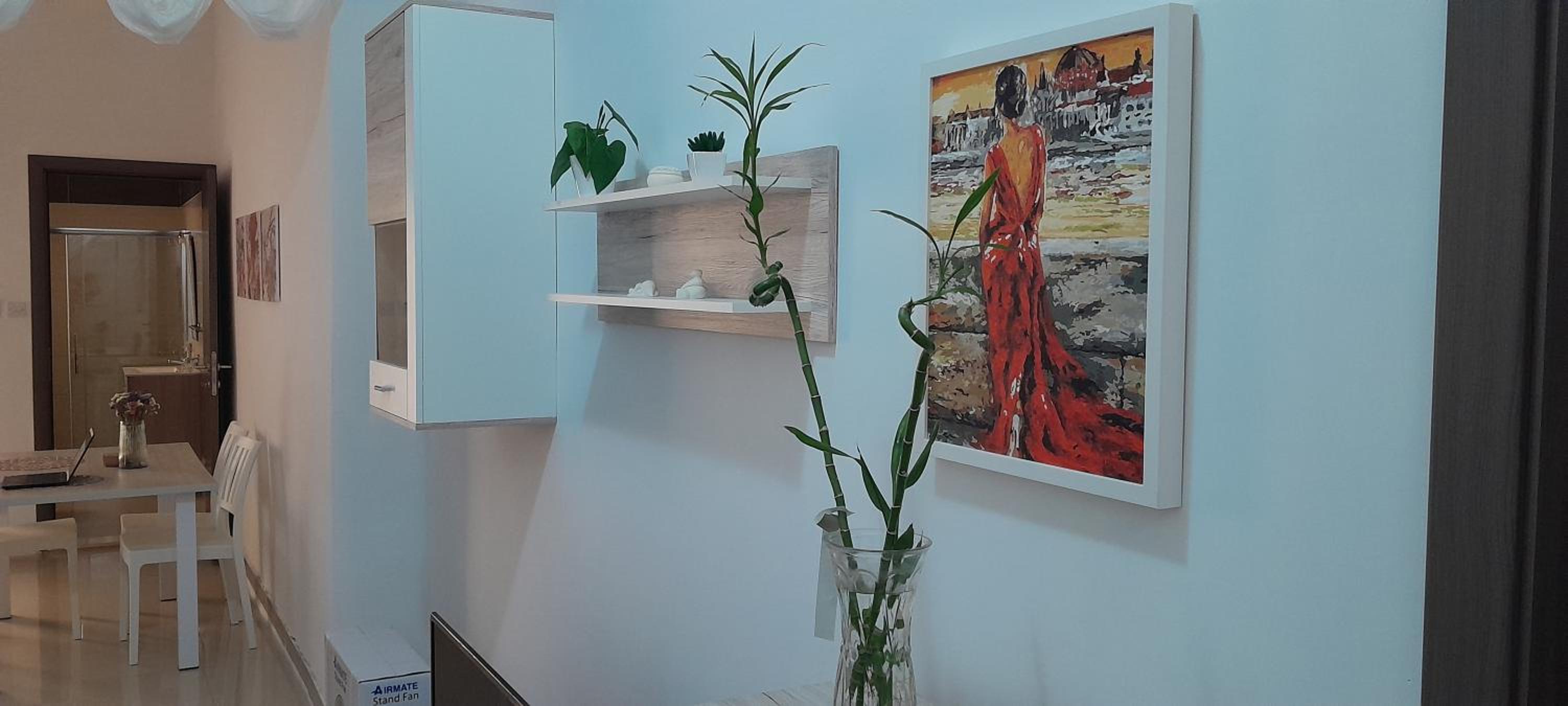 A lovely ground floor apartment, 15 minutes by car from the airport and 2 minutes walk to the beach. view 3