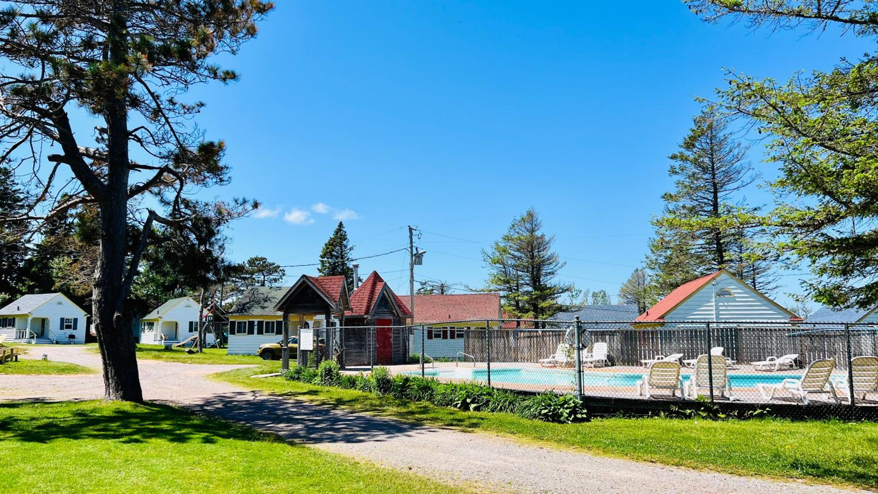 Green Gables Bungalow Court
