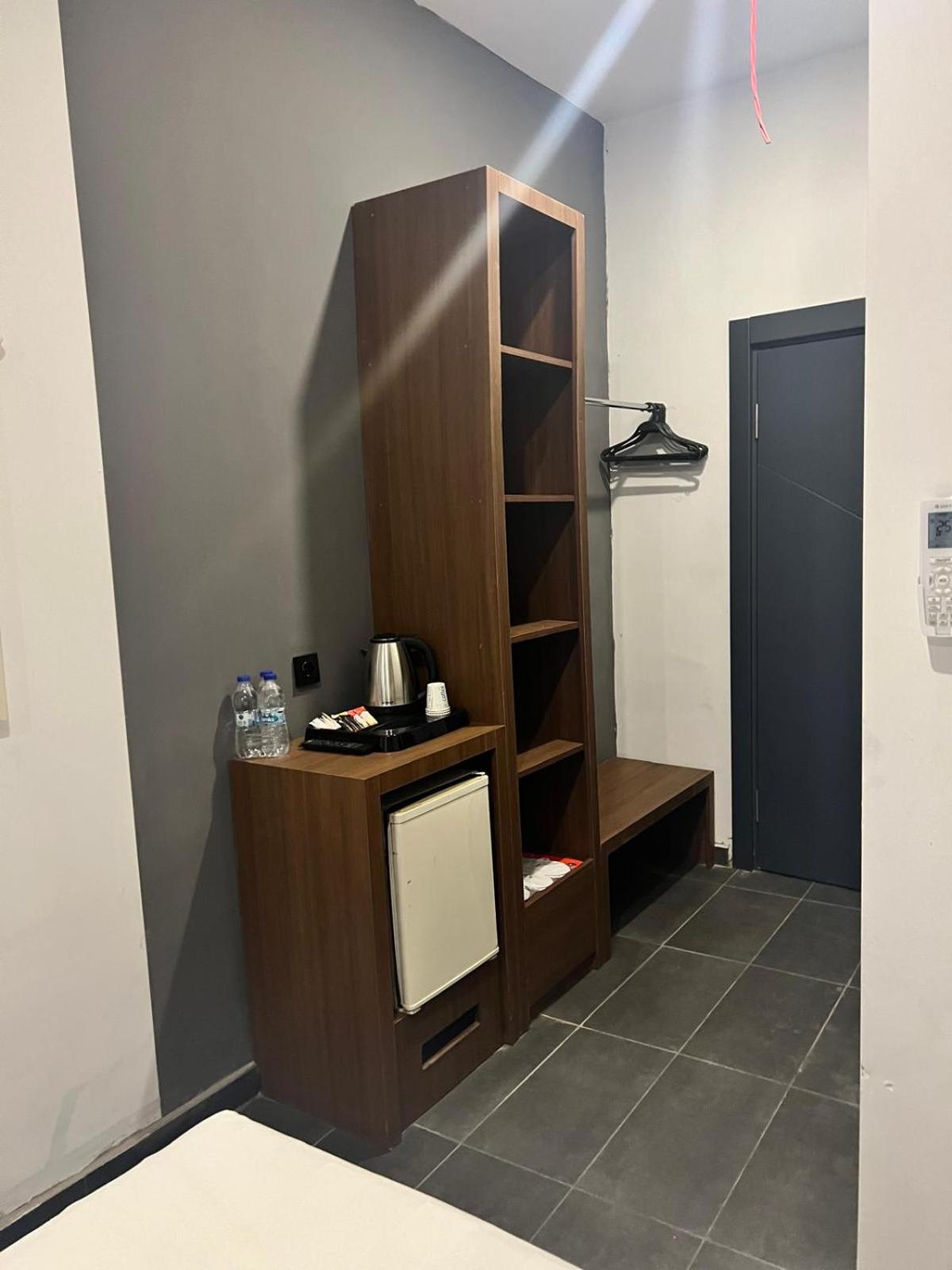 Wolf Of The City Otel - Image 39