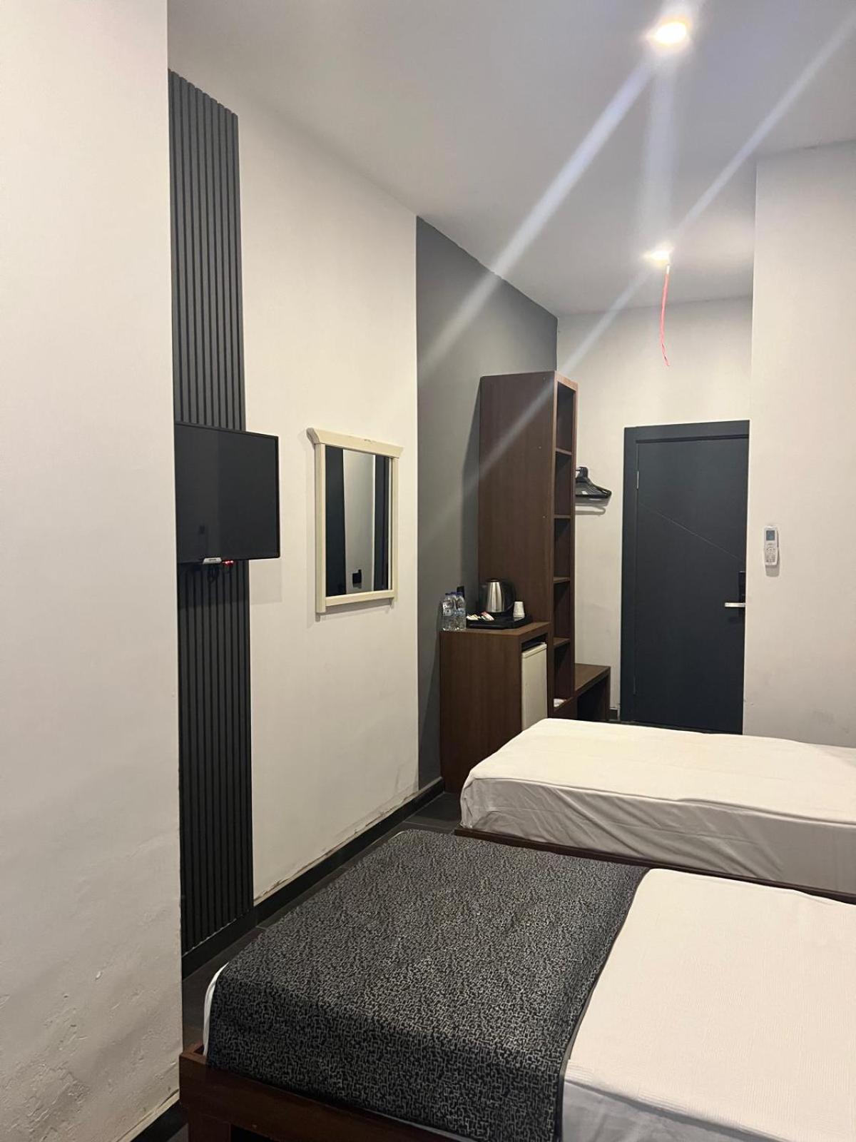 Wolf Of The City Otel - Image 40