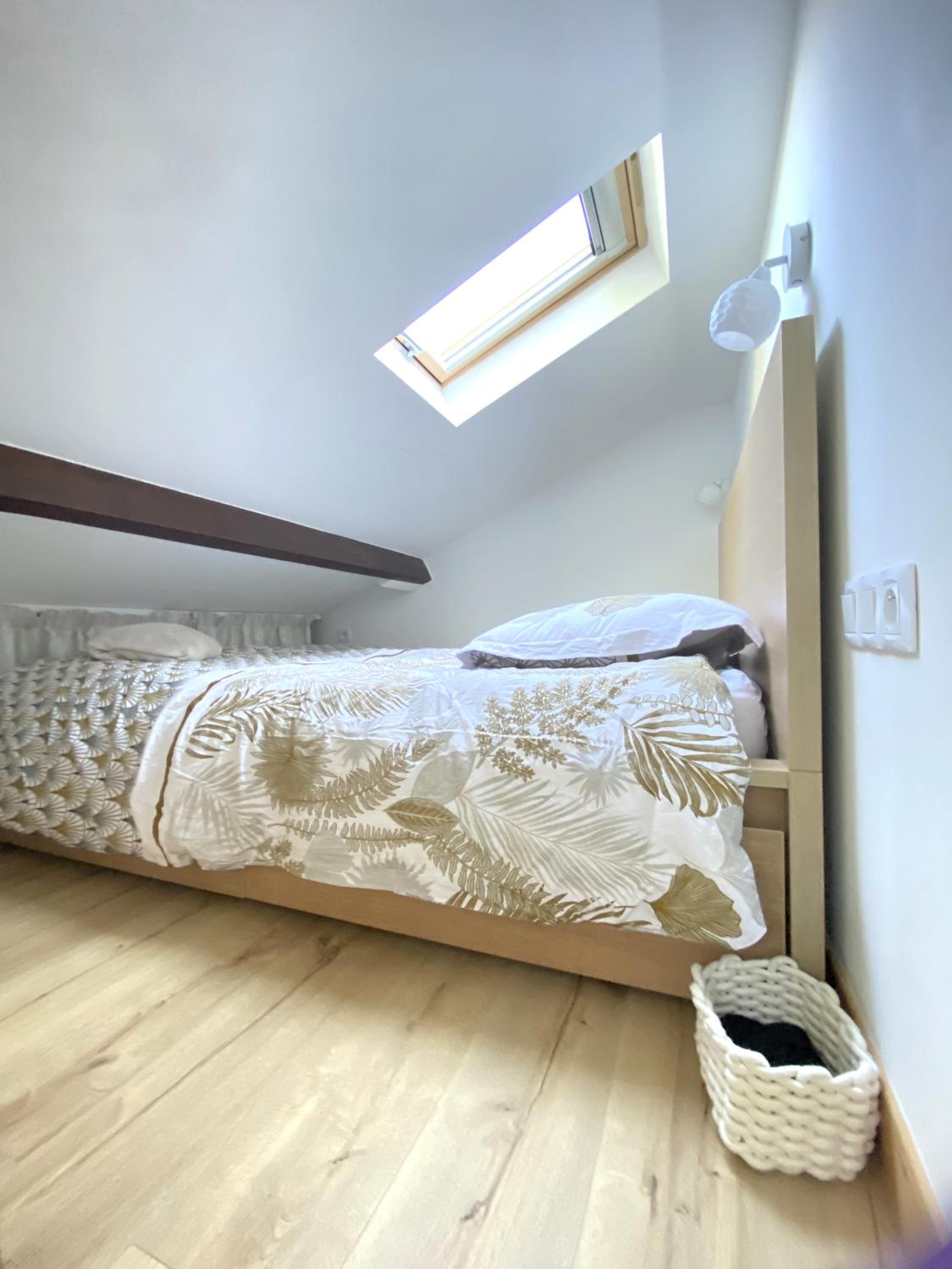 The Little Oak - tiny house with bed on mezzanine & terrace - from 1 to 4 p Disney, Paris & CDG