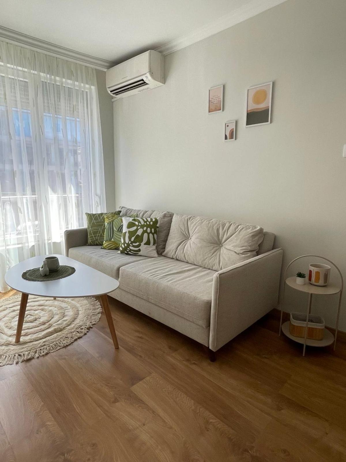 Seven Hills Apartment with optional Parking
