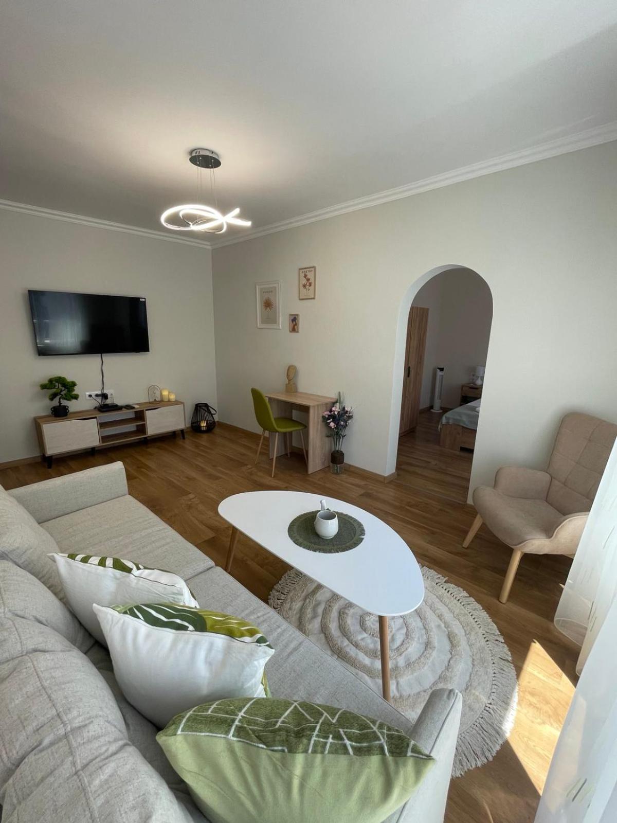 Seven Hills Apartment with optional Parking