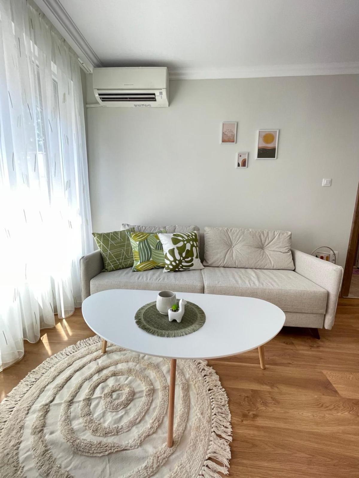 Seven Hills Apartment with optional Parking