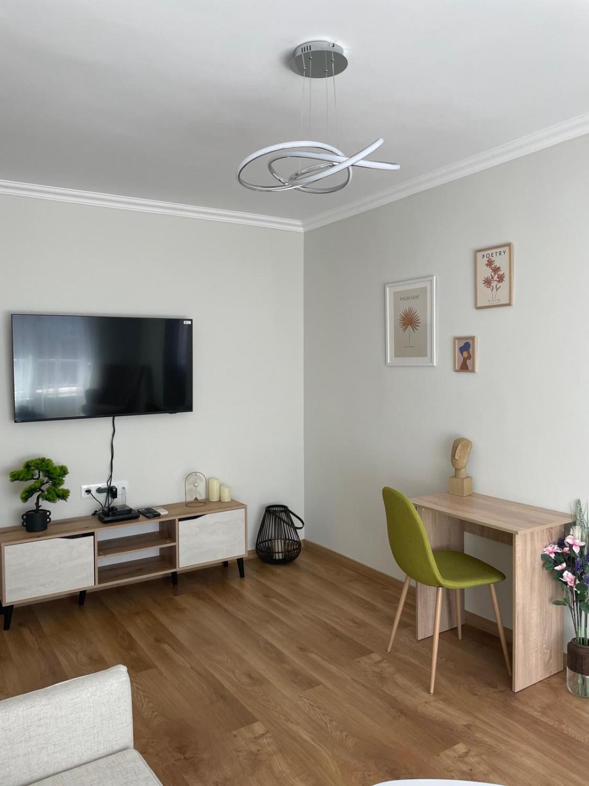 Seven Hills Apartment with optional Parking