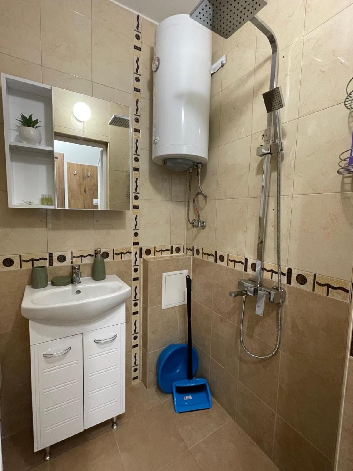 Seven Hills Apartment with optional Parking