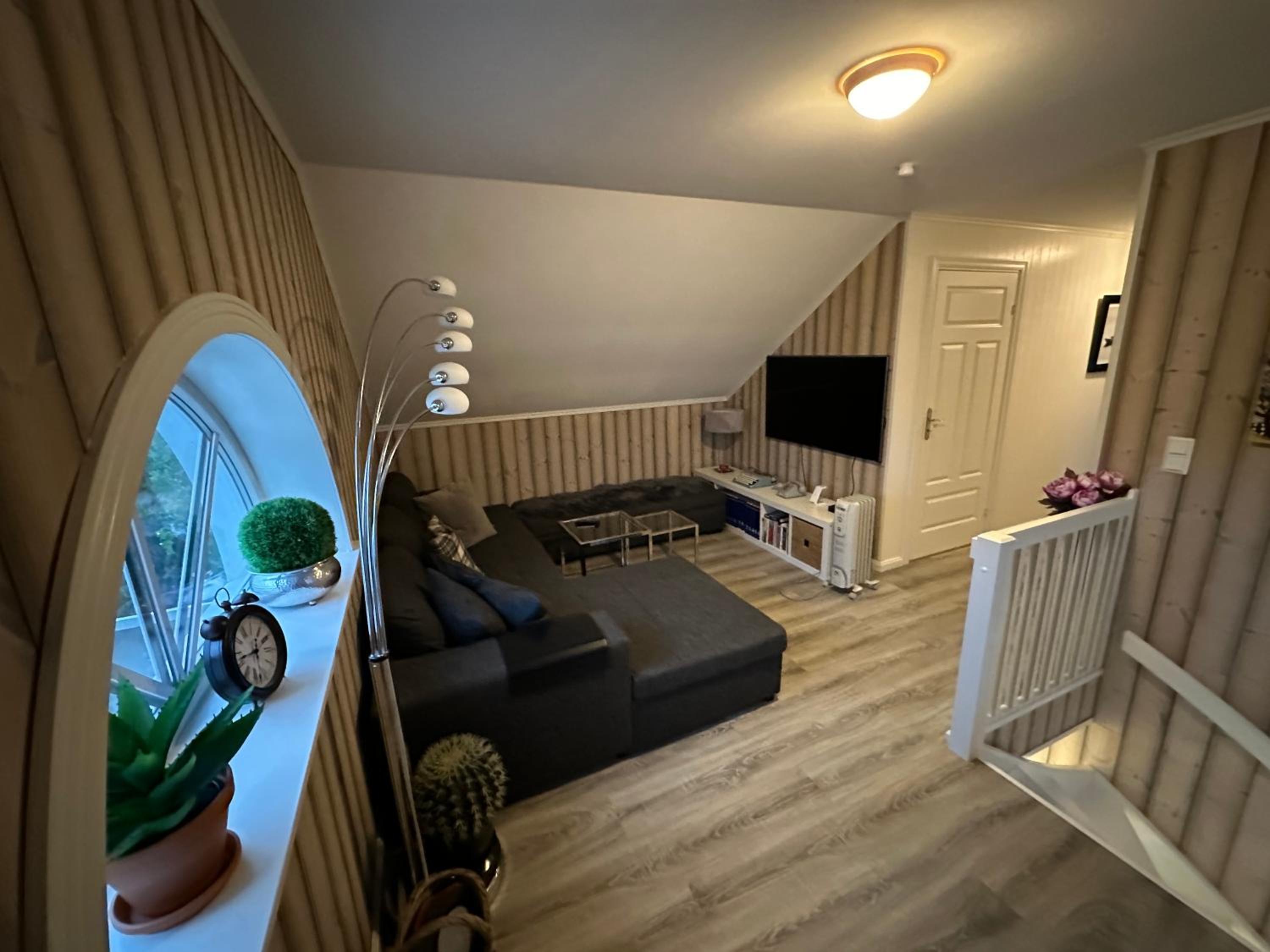 Large apartment with pier house and private beach view 2