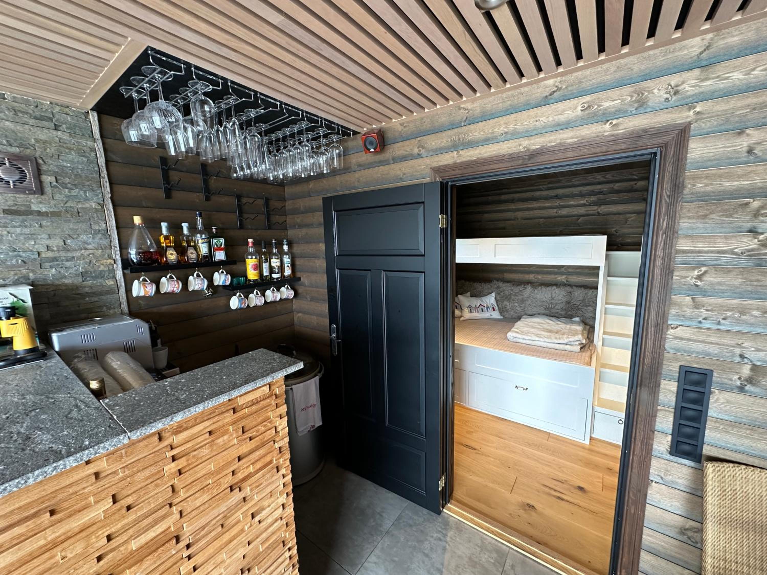Large apartment with pier house and private beach view 5