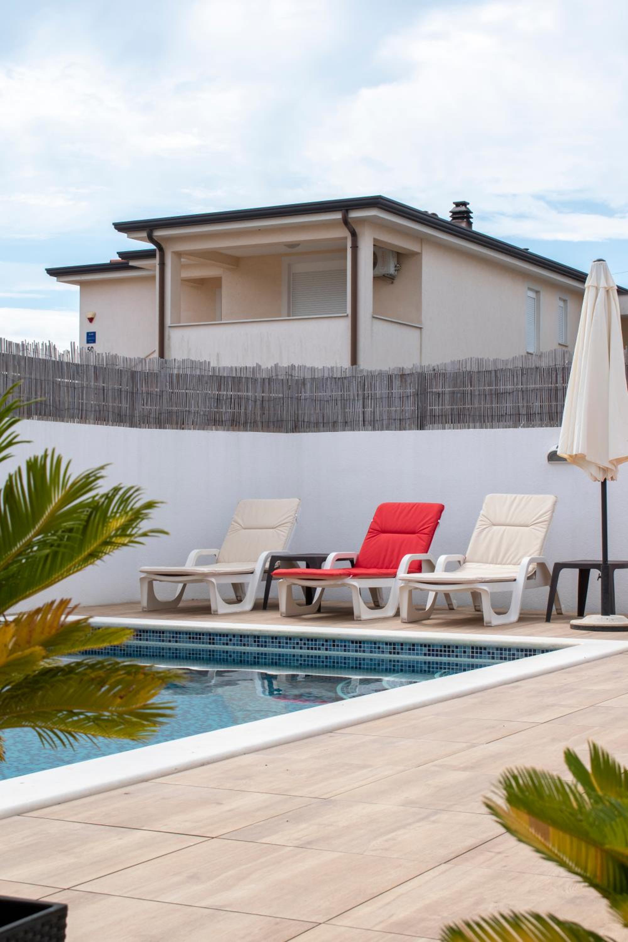 Sanus Apartments