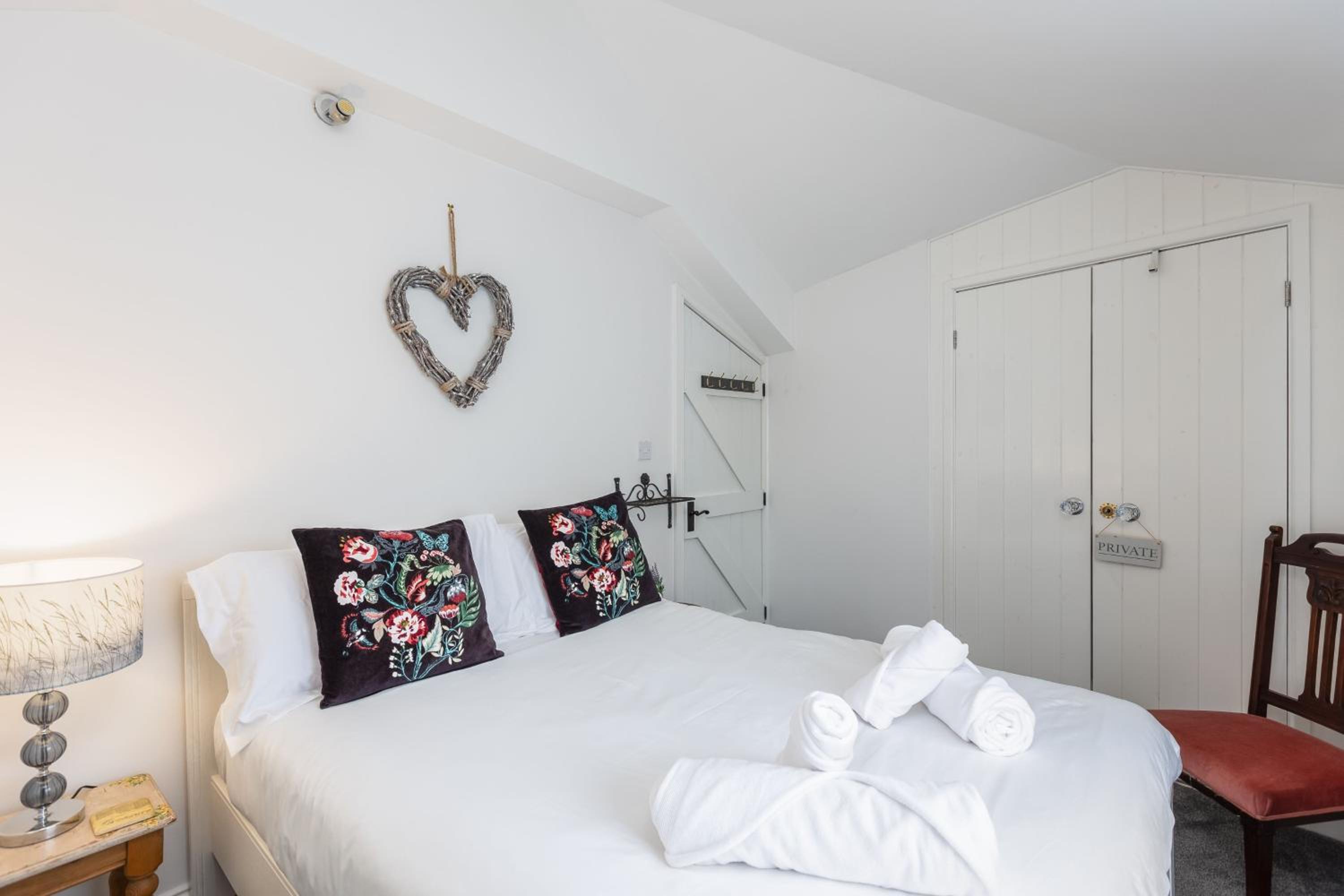 Quirky North Yorkshire Cottage - Christmas Cottage view 2