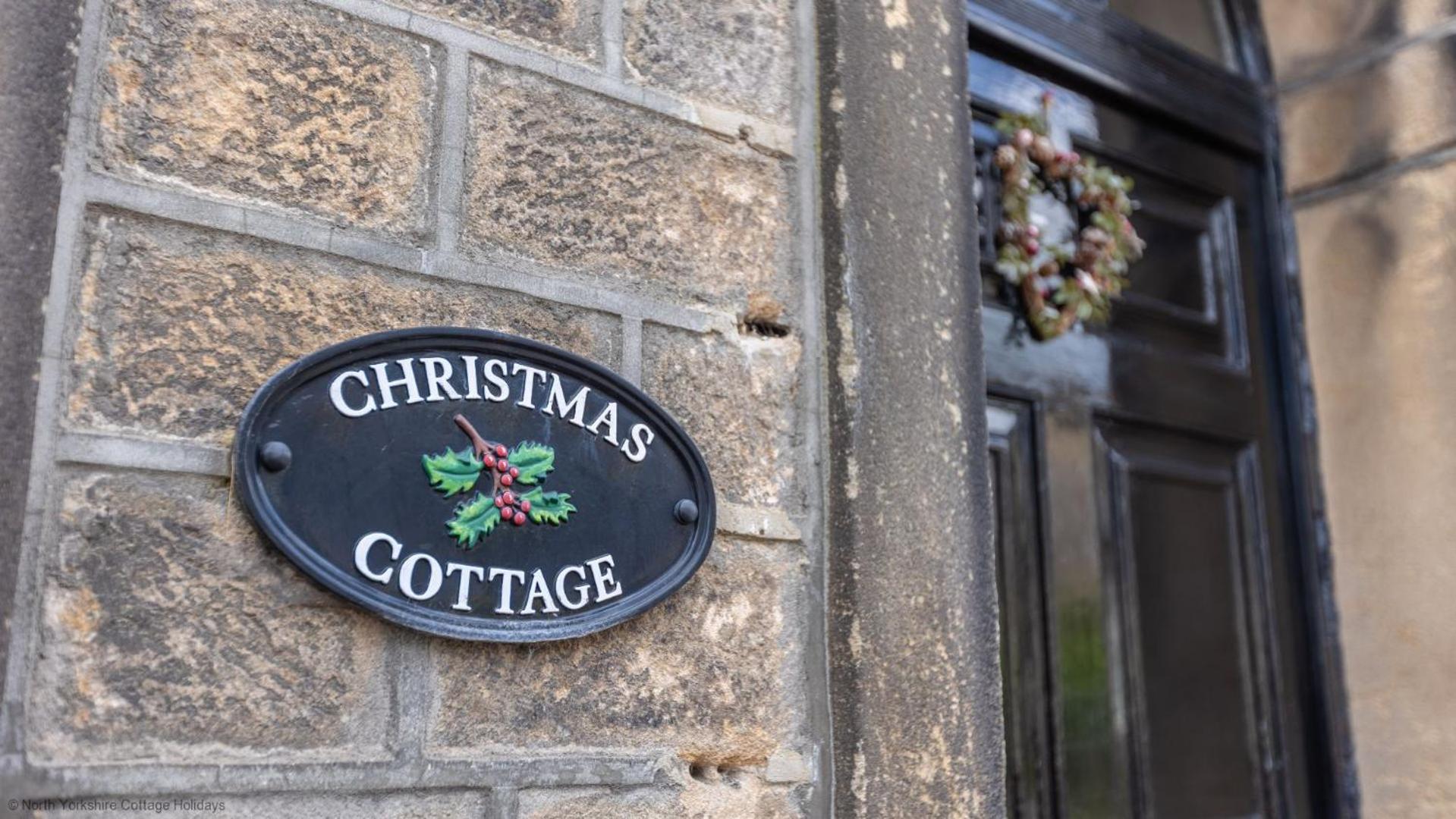 Quirky North Yorkshire Cottage - Christmas Cottage view 3