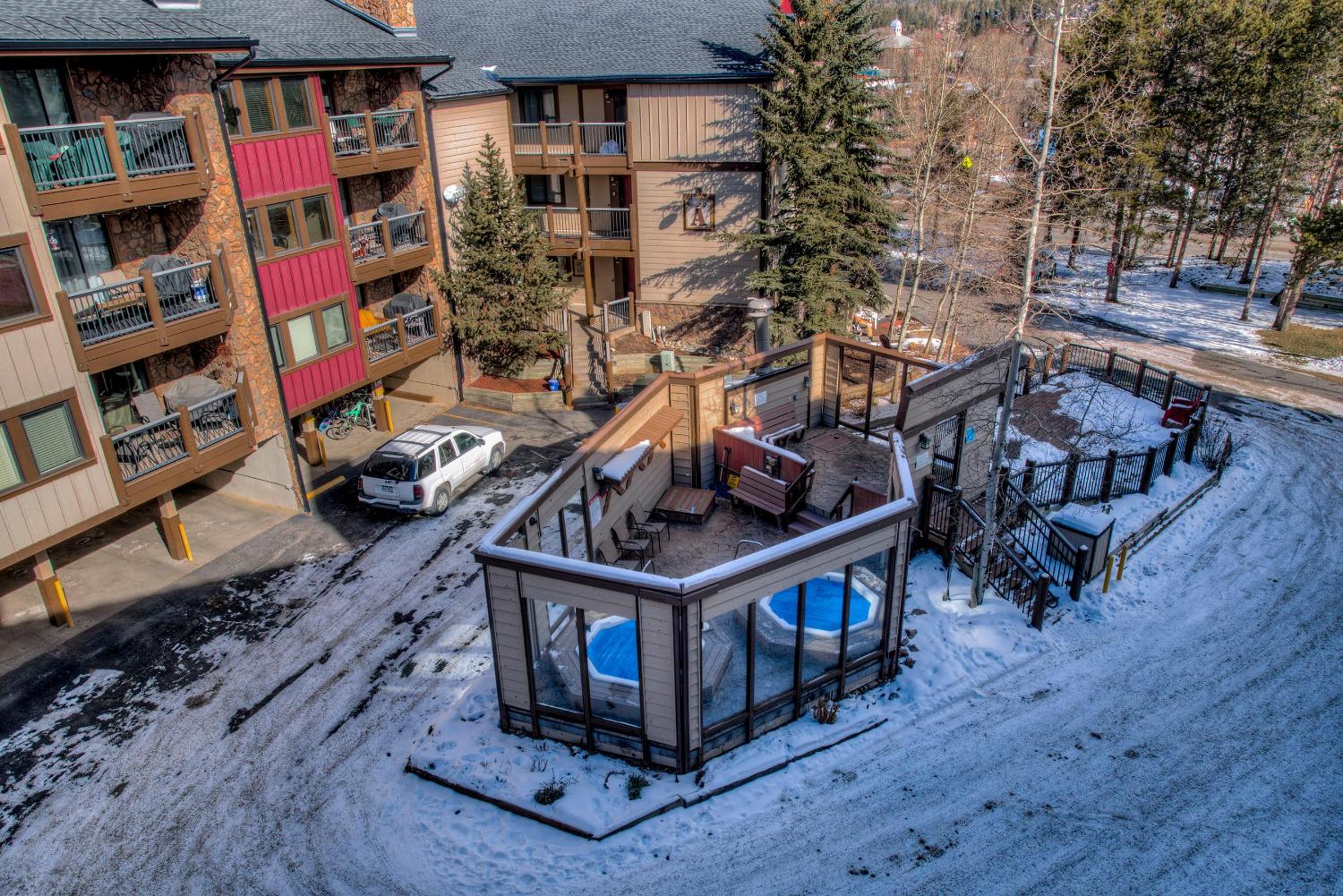 Top Floor 2 Bedroom Ski-In & Walk to Main St view 2