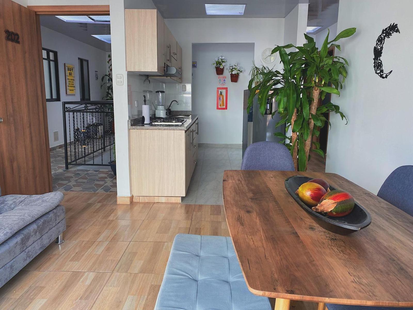 Cozy flat one street from downtown