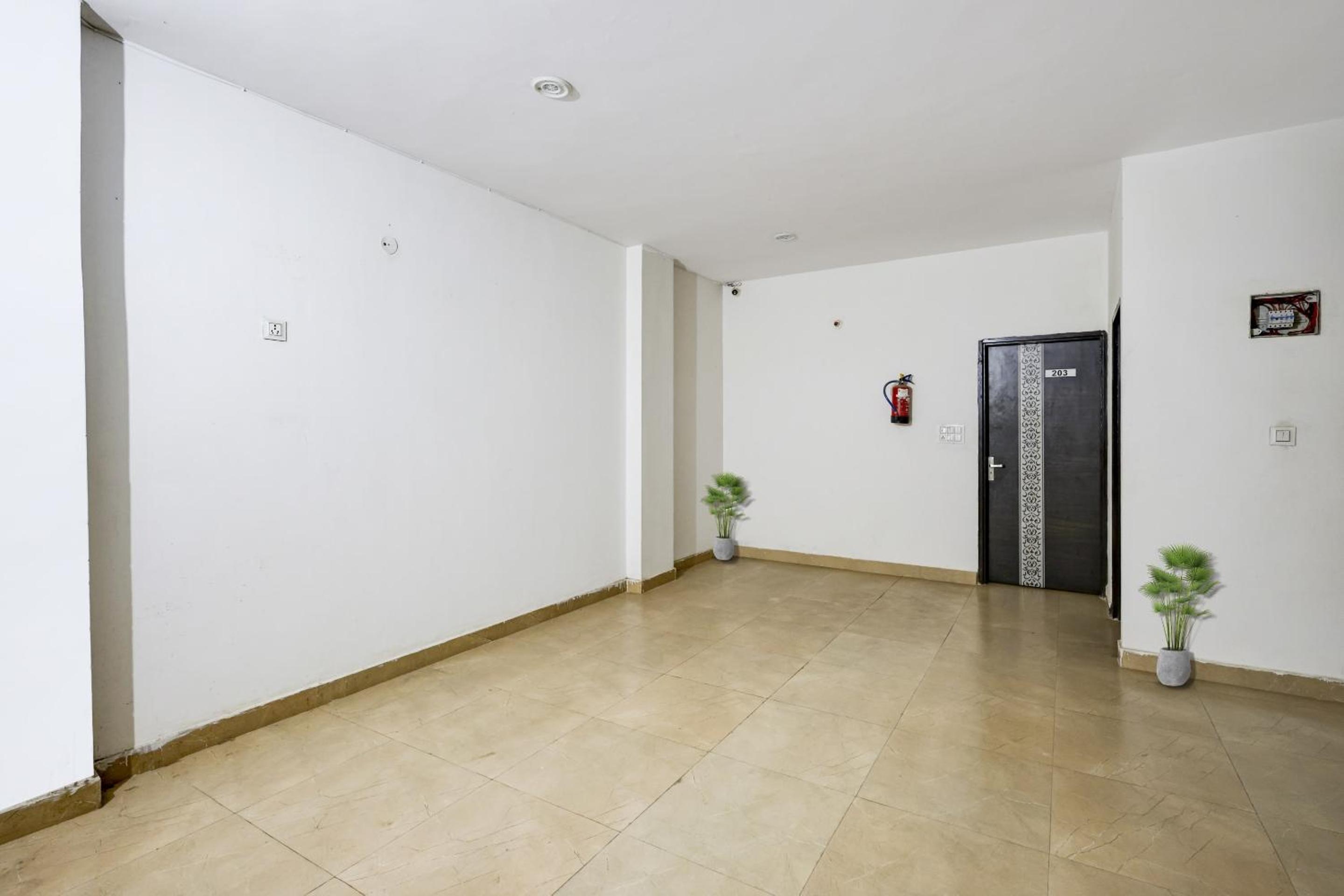Lobby & Reception