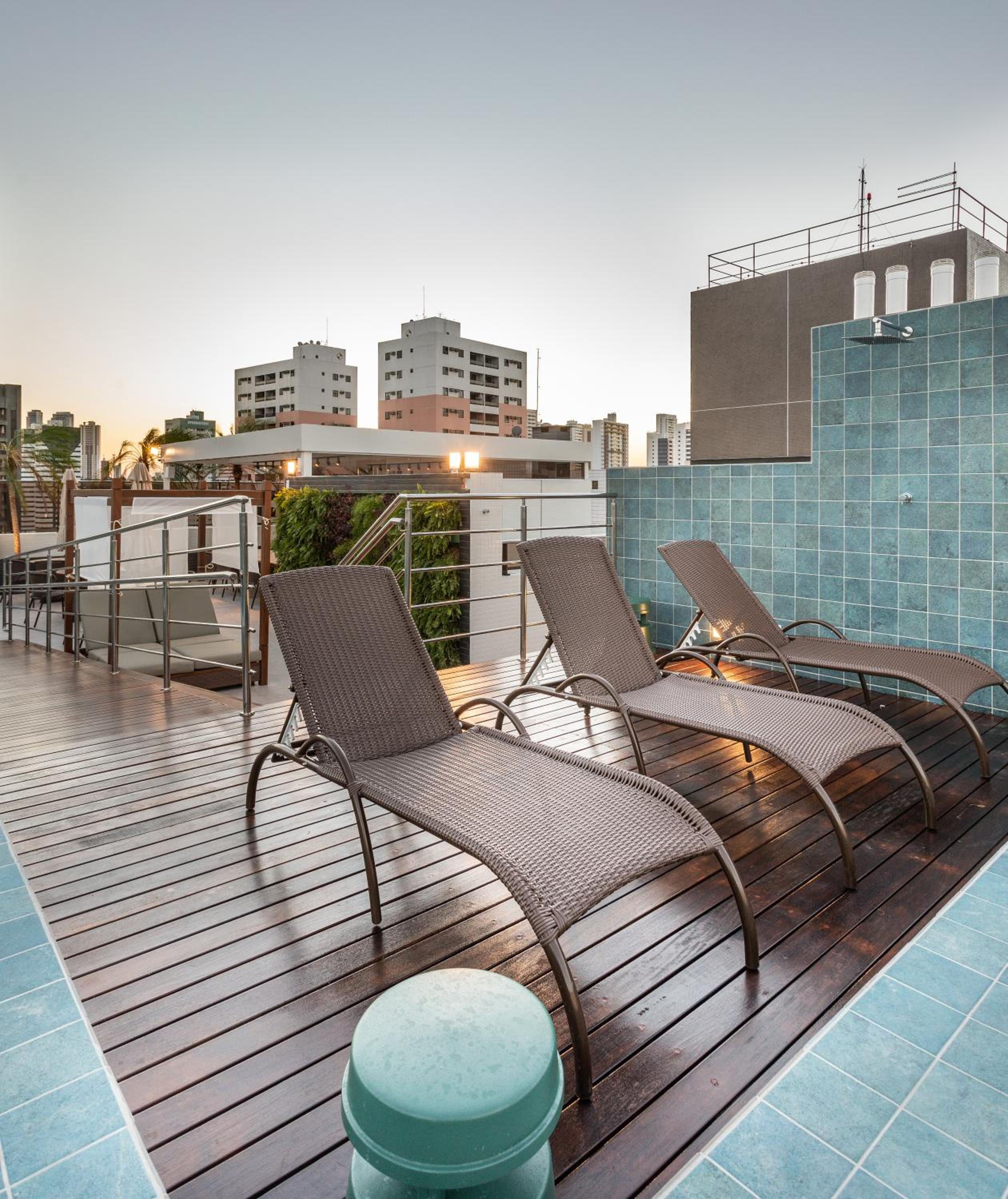 Cobertura com jacuzzi e deslumbrante vista mar