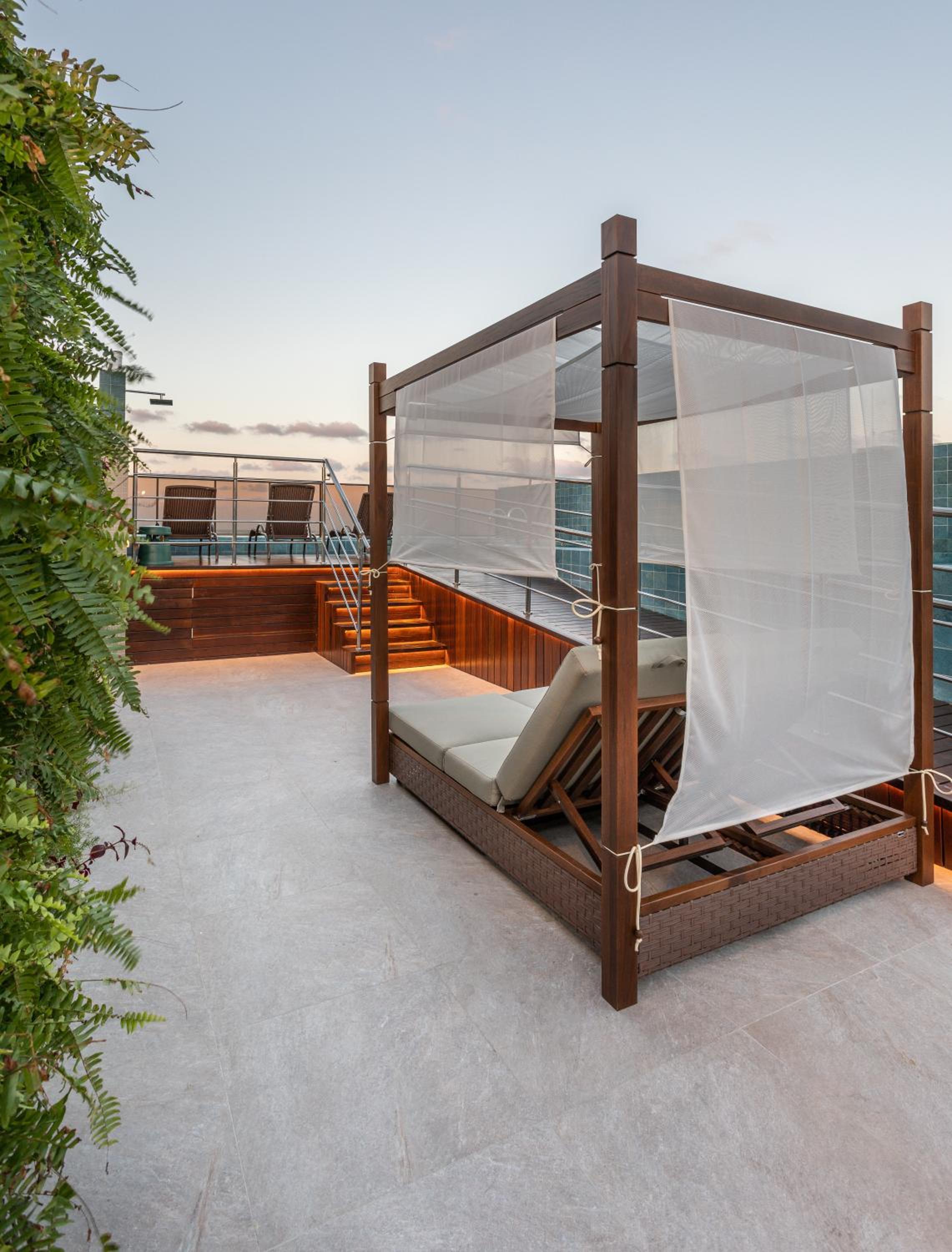 Cobertura com jacuzzi e deslumbrante vista mar