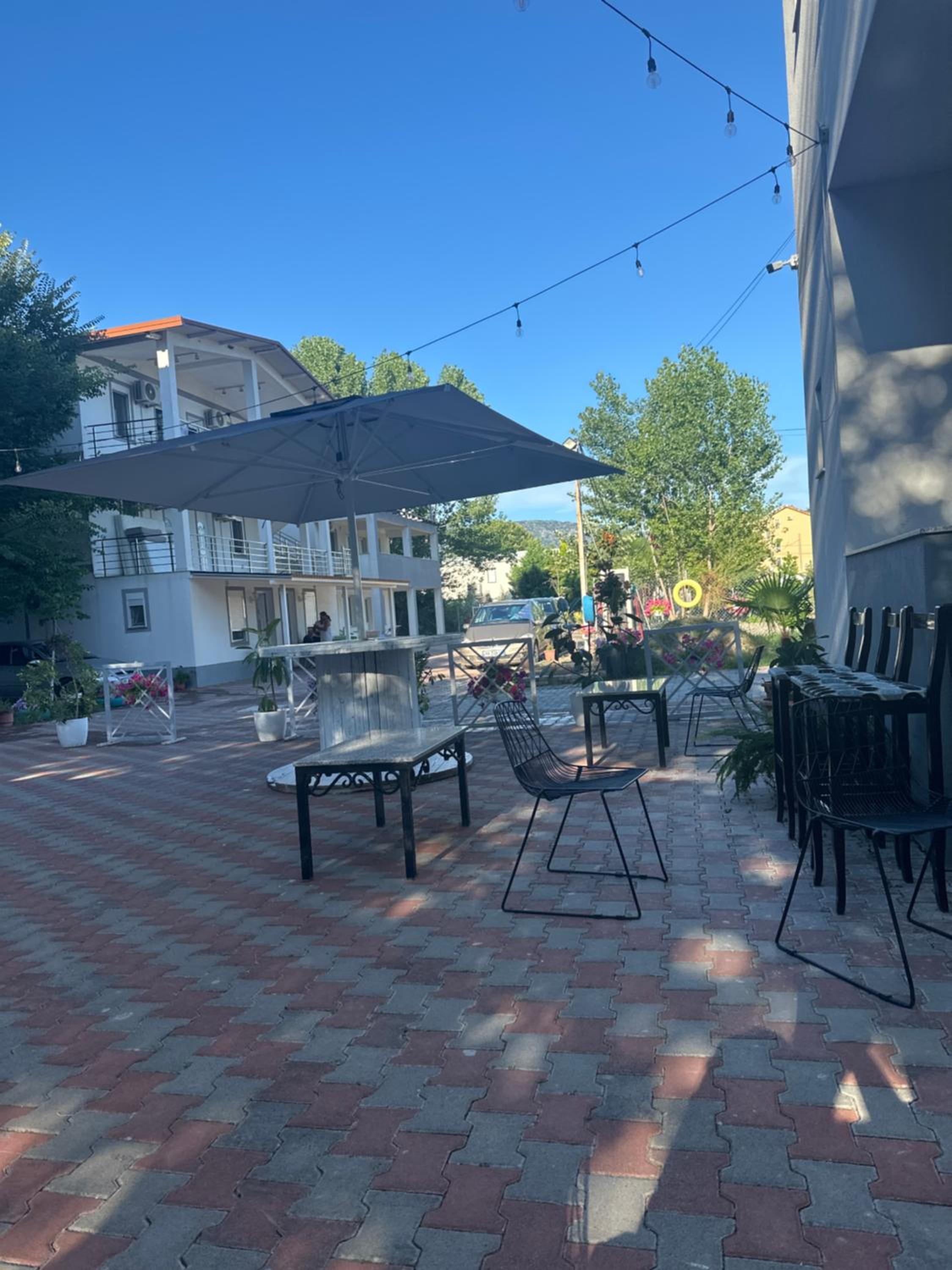 Kompleksi Tre Shqiponjat