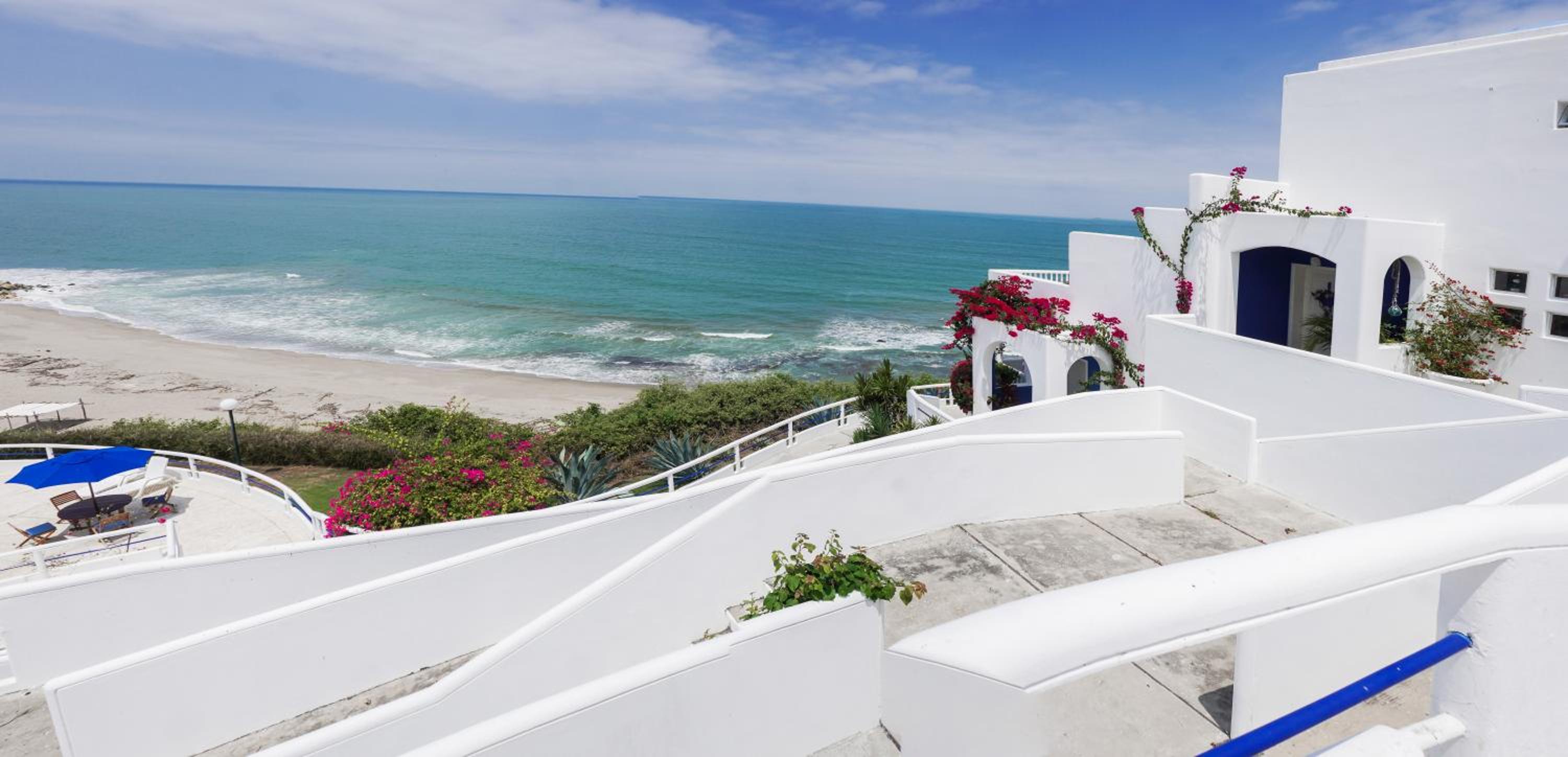 Beachfront Bliss Ap t 2Br Your Coastal Retreat view 5