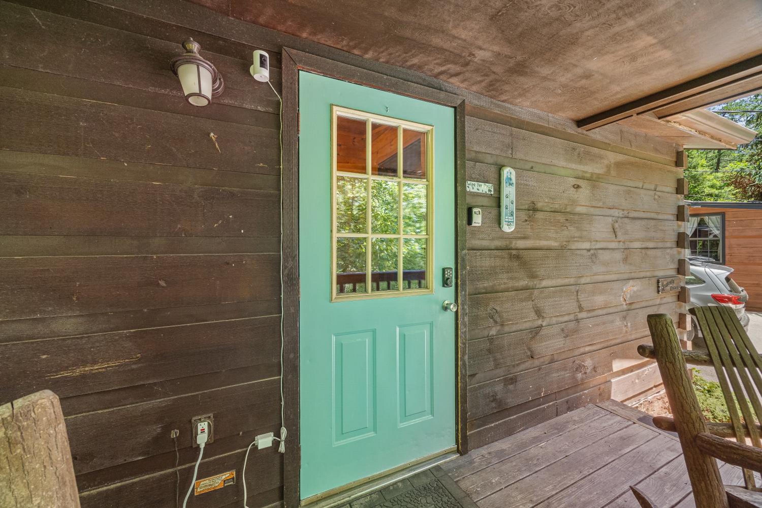 Cozy artsy cabin between Pigeon Forge & Gatlinburg w hot tub view 4