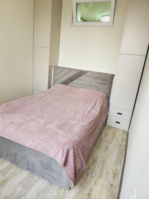 Apt with 2 rooms bedroom and living room