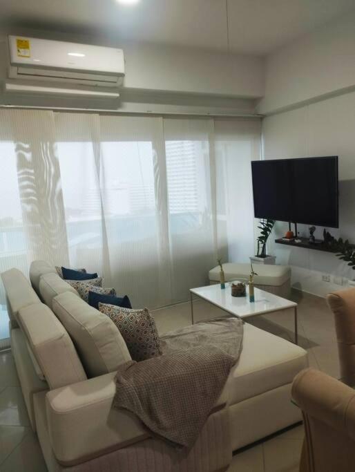 Fabulous 2bd apt with sea views