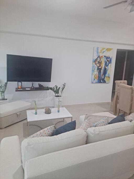 Fabulous 2bd apt with sea views