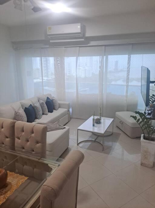Fabulous 2bd apt with sea views