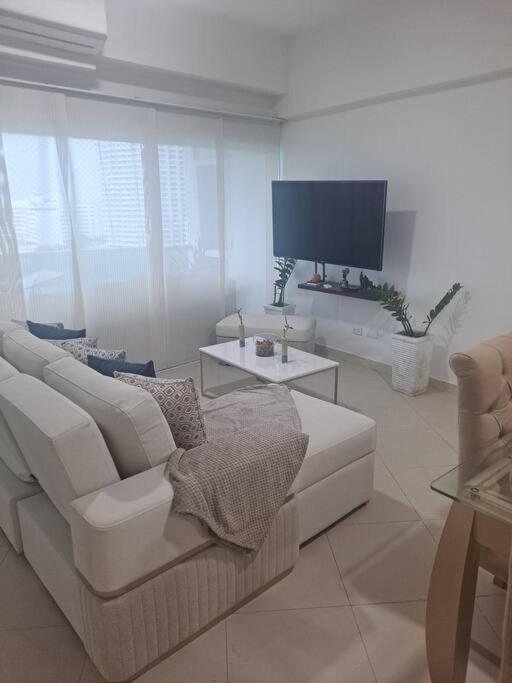 Fabulous 2bd apt with sea views