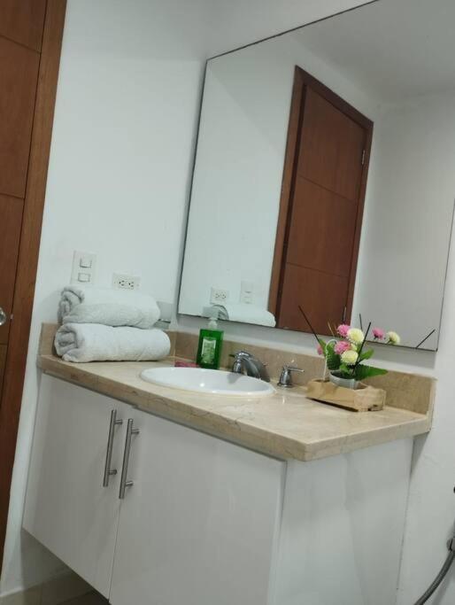 Fabulous 2bd apt with sea views