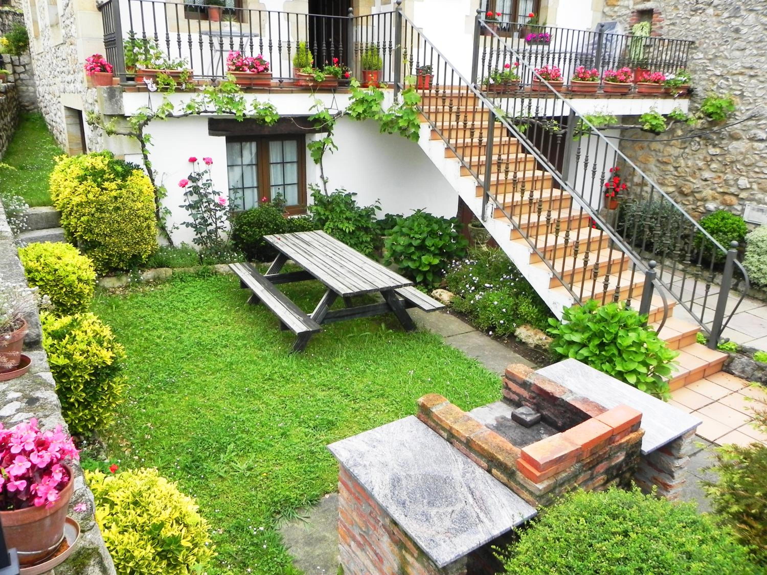 Casa de la Fuente Santillana del Mar view 3