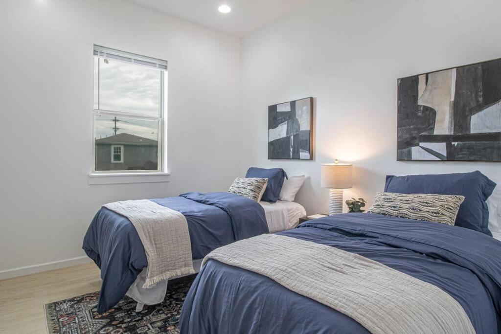 New Orleans Vacations - Vibrant Gray Downtown Loft - Property Image 27