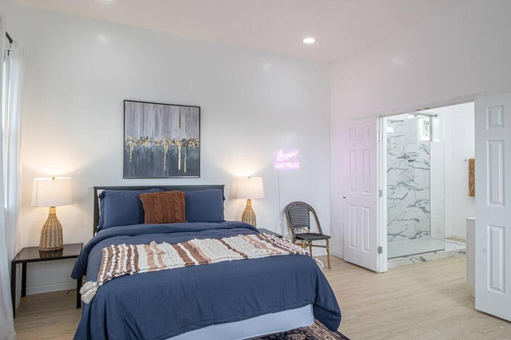 New Orleans Vacations - Vibrant Gray Downtown Loft - Property Image 25
