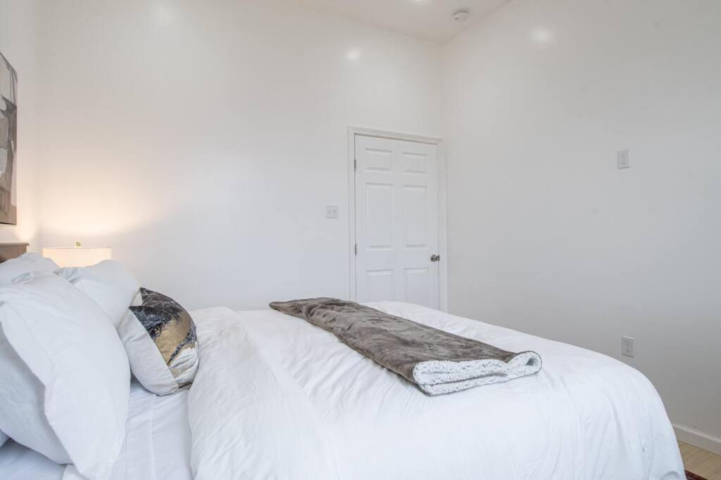New Orleans Vacations - Vibrant Gray Downtown Loft - Property Image 14