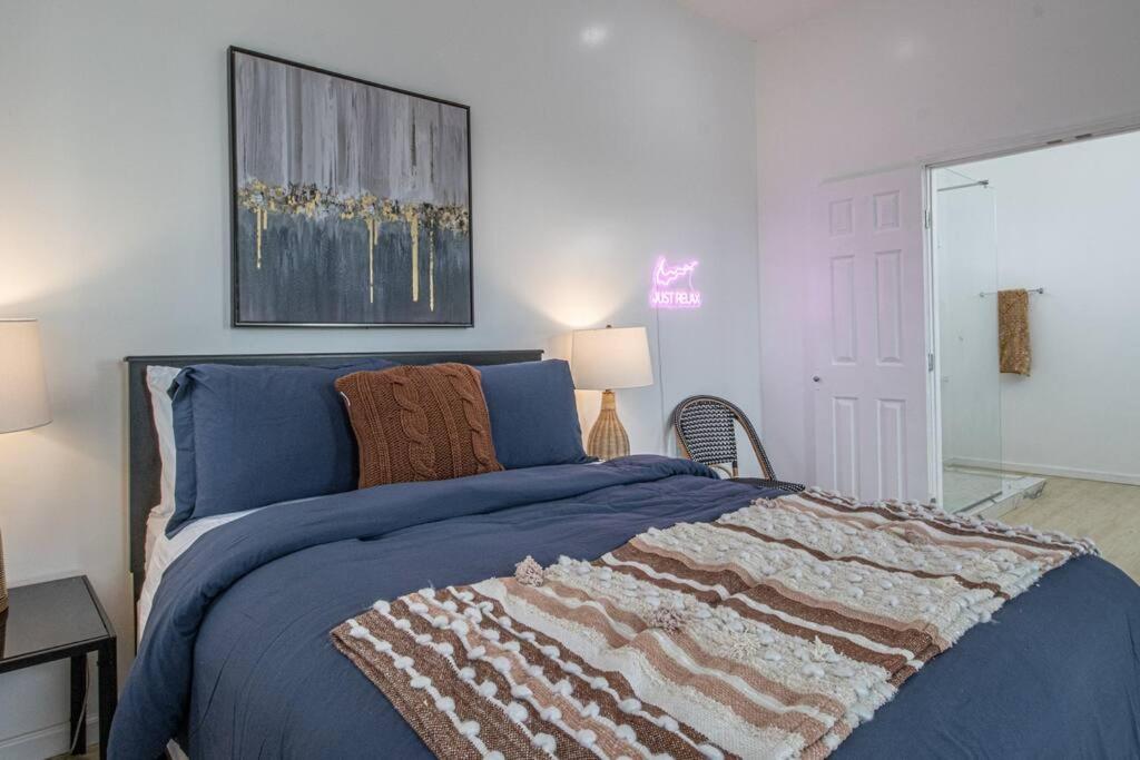 New Orleans Vacations - Vibrant Gray Downtown Loft - Property Image 12
