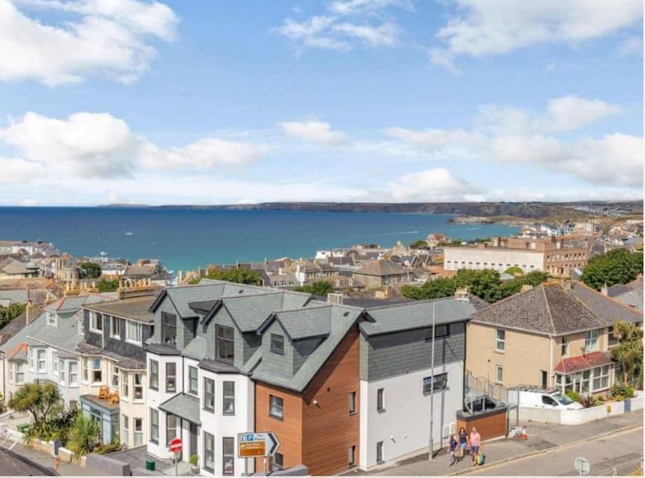 The Surfer's Townhouse with Sea Views view 5