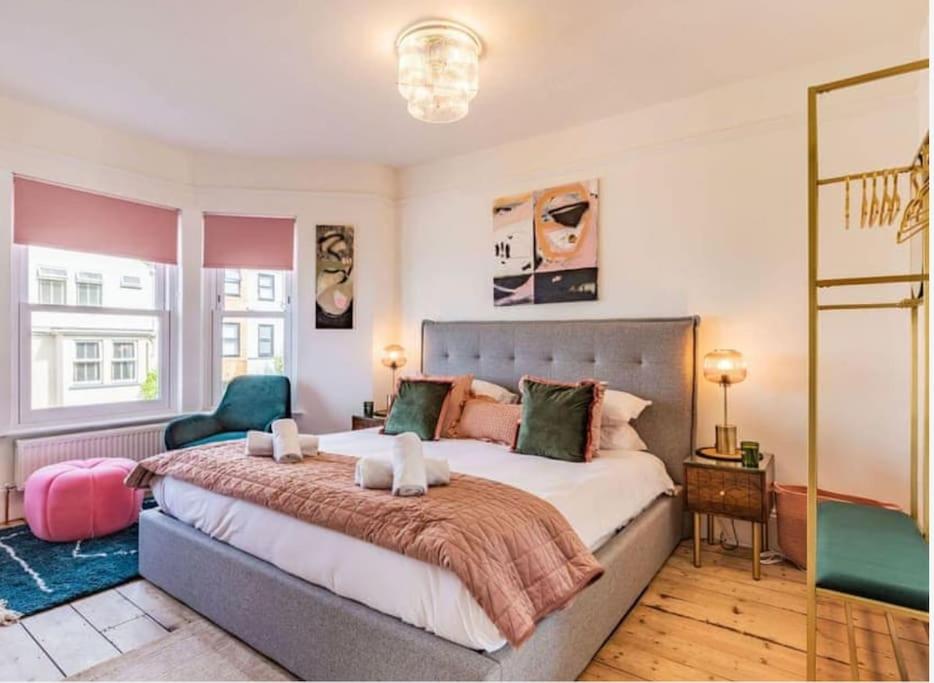 The Surfer's Townhouse with Sea Views view 4