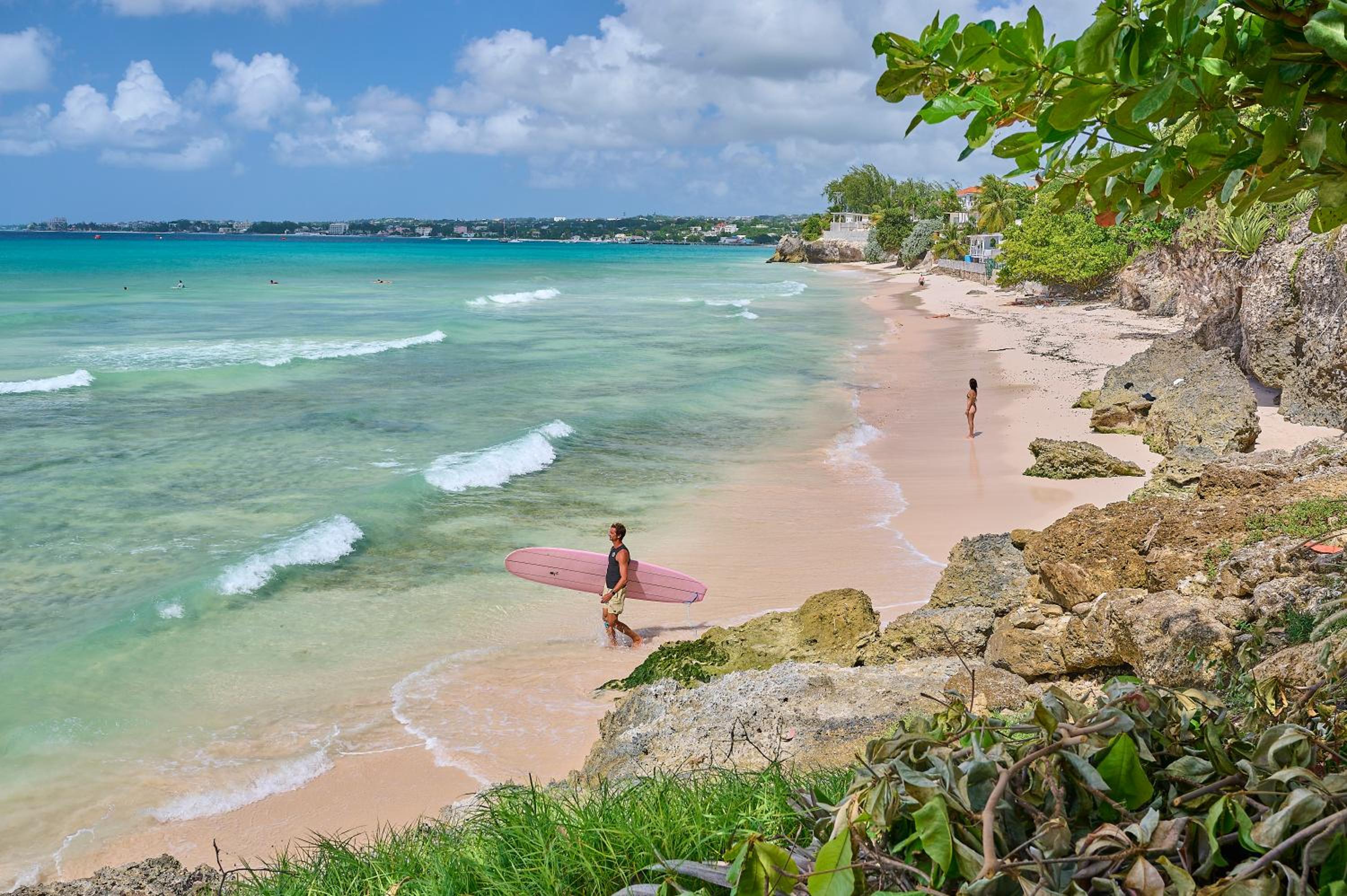 Couples Hideaway, King Bed- 5 Mins to Beach & Oistins- Golden Teal