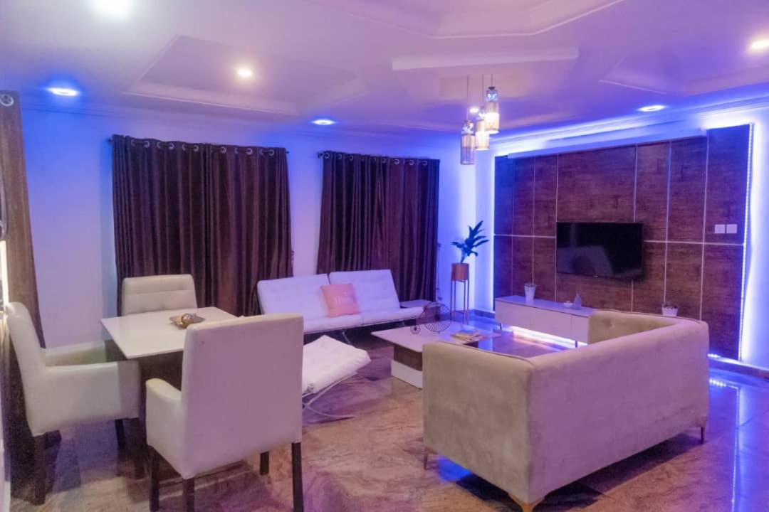 Devine Villa Apartments view 3